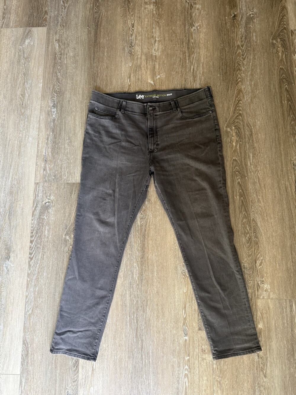 Lee Extreme Motion Men’s Slim Tapered Stretch Jeans Gray Dark Wash 5-Pocket